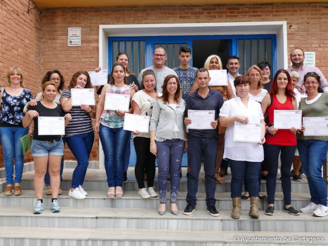 Los alumnos del Conecta Barrios reciben sus certificados