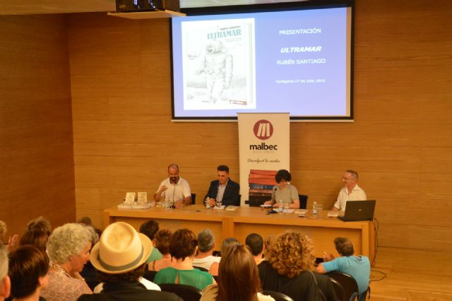 Éxito en la presentación de Ultramar de escritor  Rubén Santiago