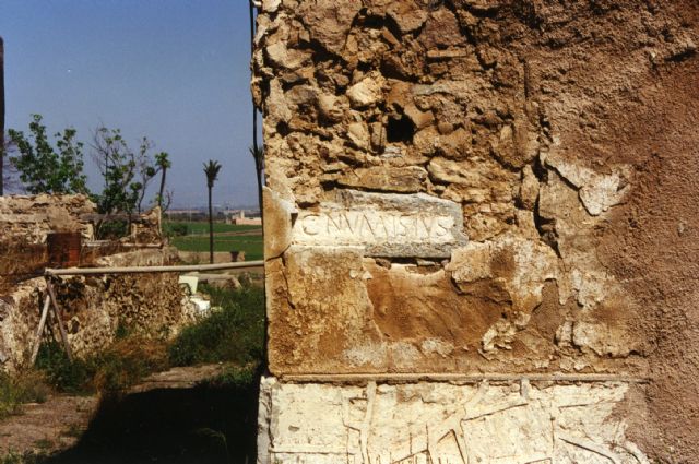 Cultura recupera una lápida romana que fue sustraída del muro del Monasterio de San Ginés de la Jara