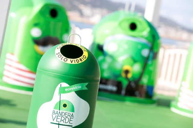 Cartagena gana la Bandera Verde de Ecovidrio en la región de Murcia por su compromiso con la sostenibilidad y el reciclaje de vidrio en verano