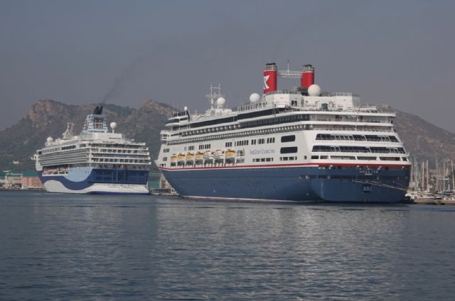 El Puerto de Cartagena recibe la primera doble escala de cruceros de 2021 con cerca de 100 turistas