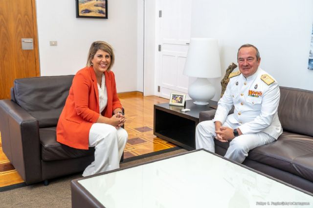 El almirante de Acción Marítima se despide de la alcaldesa tras tres años en Cartagena para iniciar su próximo destino en Madrid