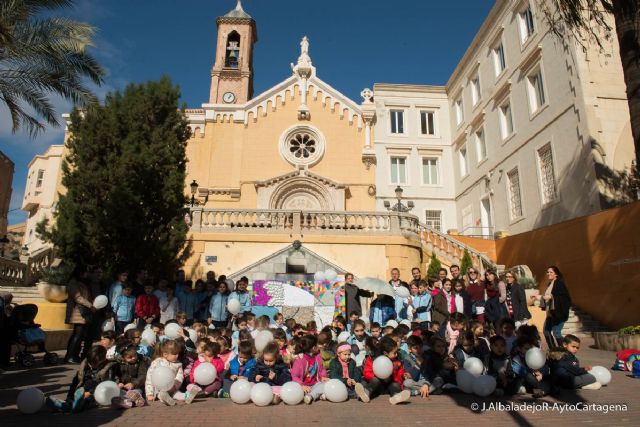 El colegio Patronato del Sagrado Corazon de Jesus de Cartagena celebra el Dia Escolar de la No Violencia y la Paz
