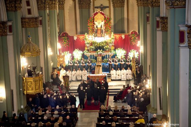 Los cofrades llenan Santa Maria de Gracia en la celebracion de la Salve Grande california