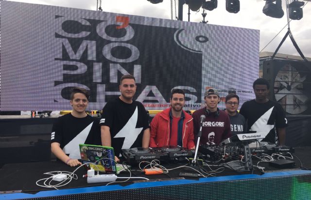 Cinco jóvenes participan en Cartagena en la primera fase del certamen creativo de DJs 'Cómo pinchas!'