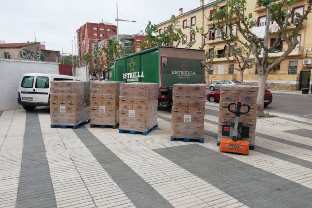 Estrella de Levante dona cinco pallets de botellines de agua al Operativo de Emergencia Social