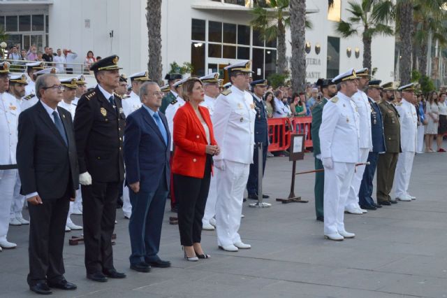 Cartagena celebró el Día de las Fuerzas Armadas con un concierto y el solemne arriado de bandera conjunto
