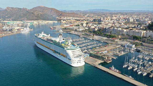 Seis cruceros y más de 12.000 pasajeros desembarcarán durante el mes de diciembre en el Puerto de Cartagena