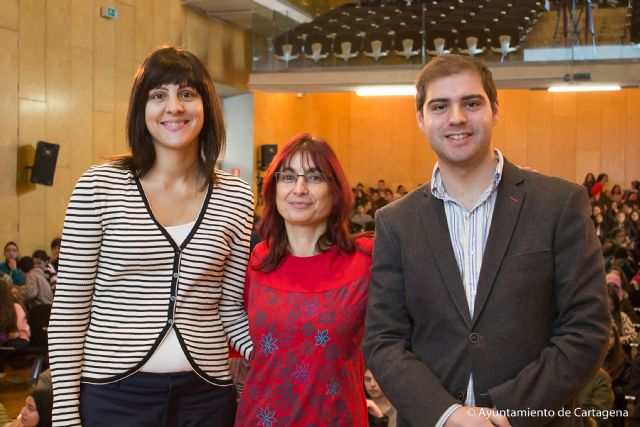 Monica Rodriguez abre el ciclo de encuentros con los finalistas del Premio Hache