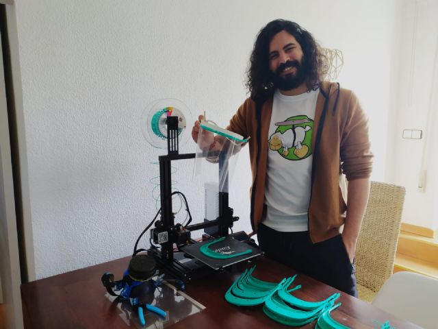 Un exalumno de la UPCT moviliza a la Red para conseguir material para que los makers puedan seguir imprimiendo en 3D