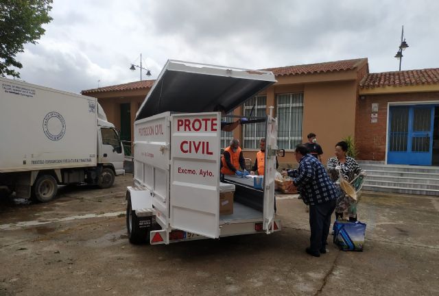 Protección Civil lleva cada día kits de comida e higiene a los barrios