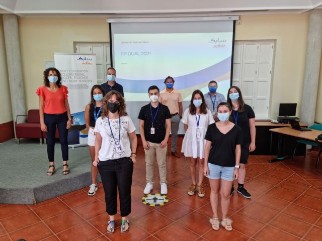 Cinco alumnos finalizan sus prácticas de FP Dual en SABIC Cartagena