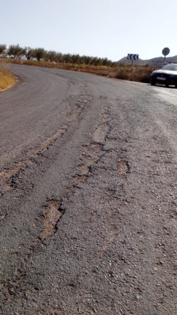 La zona oeste espera trece años el arreglo de la carretera que une La Aljorra con Cuesta Blanca