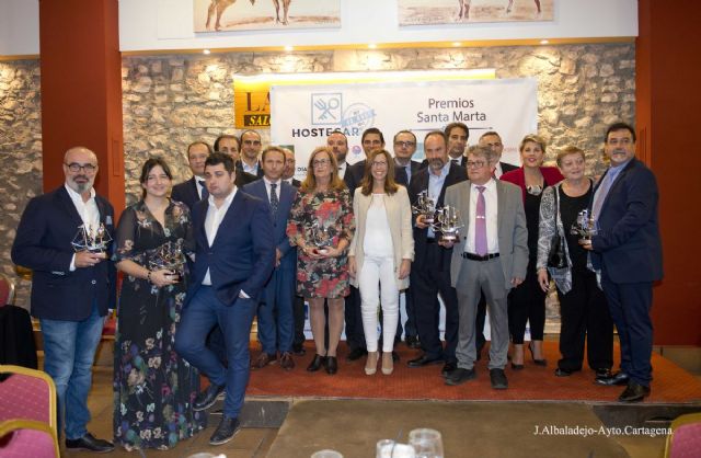 Hostecar reconoce la labor de hosteleros y personalidades con los premios Santa Marta