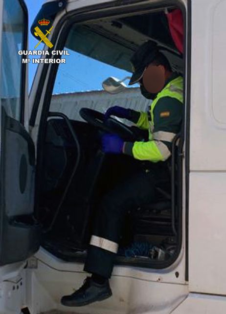 La Guardia Civil investiga a un camionero por conducir de forma temeraria, con el permiso de conducción retirado y bajo los efectos de alcohol y drogas